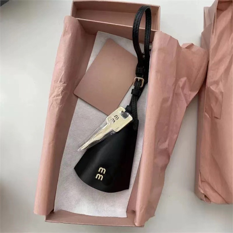 2025 new New Leather Key Lanyard Bags Pendant Accessories Womens Gift Boutique Keychain Free shipping