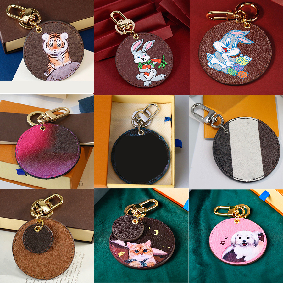 2023Handmade designer keychains multicolor key chain women men brown leather bag wallet lanyard plated gold accessories keychain letter 245227