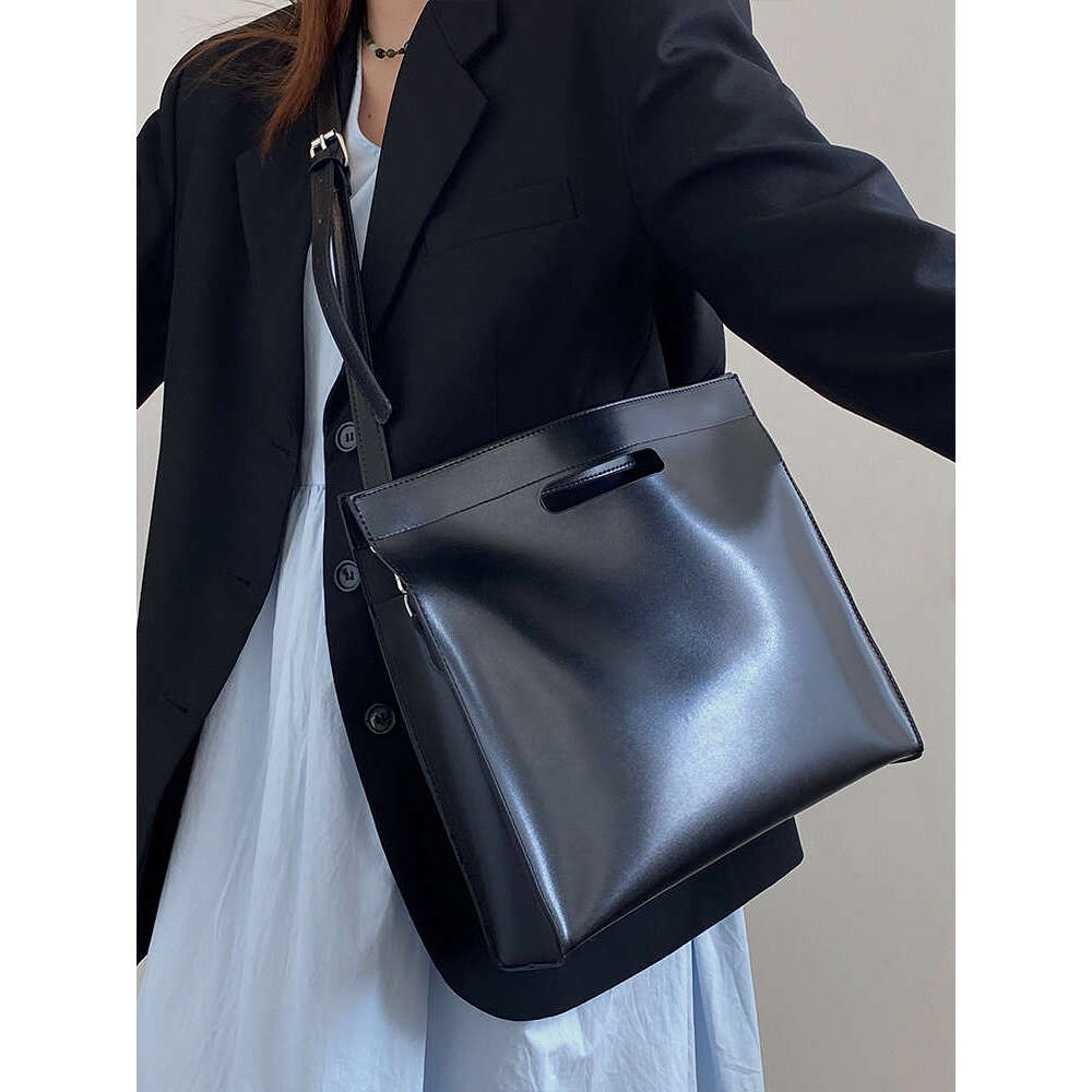 Black PU Leather Messenger Bags for Women Commute Large Capacity Handbags Casual Business Laptop Bag Simple Briefcase Totes