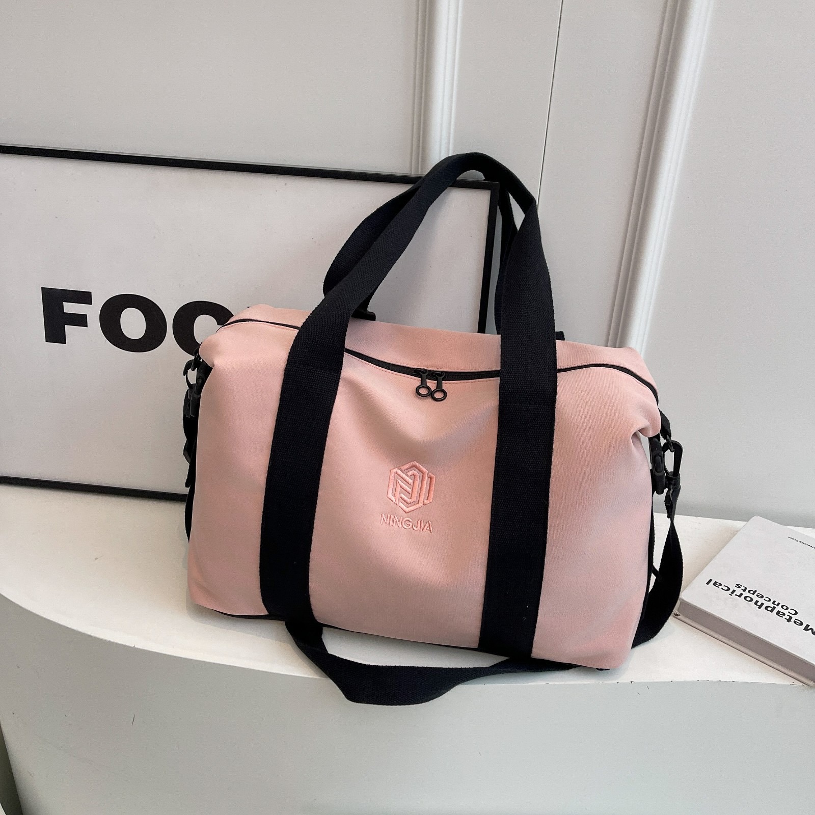 Outdoor large capacity multifunctional travel new New versatile lightweight crossbody bag, men's women's casual sports and fiess bag