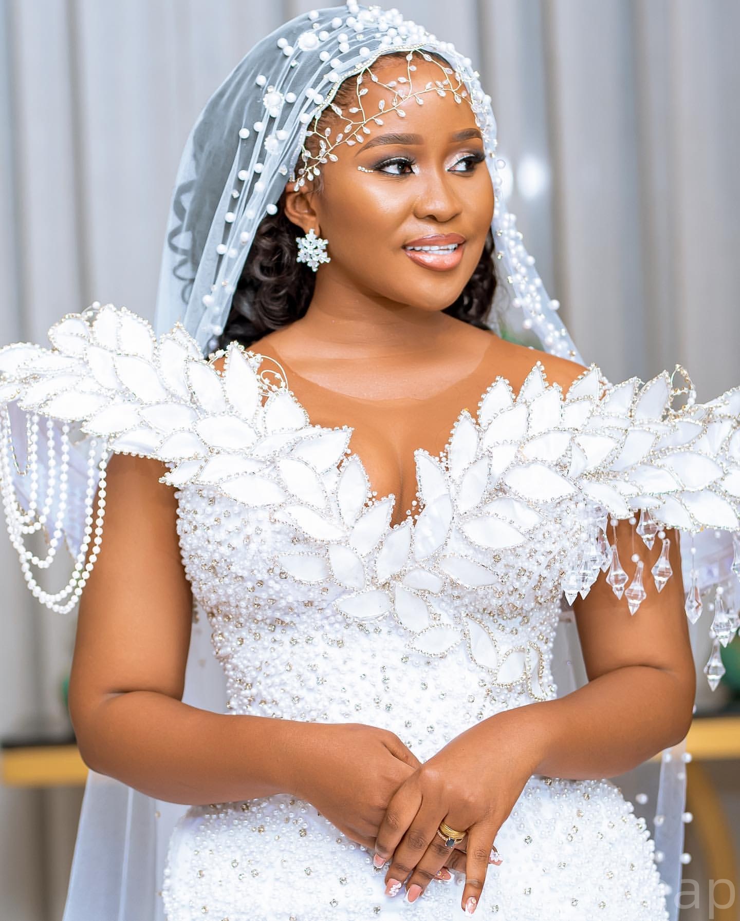 2025 Arabic Aso Ebi Plus Size White Mermaid Wedding Dresses Rhinestones Pearls Flowers Tiers Vintage Bridal Gowns Dress ZJ206