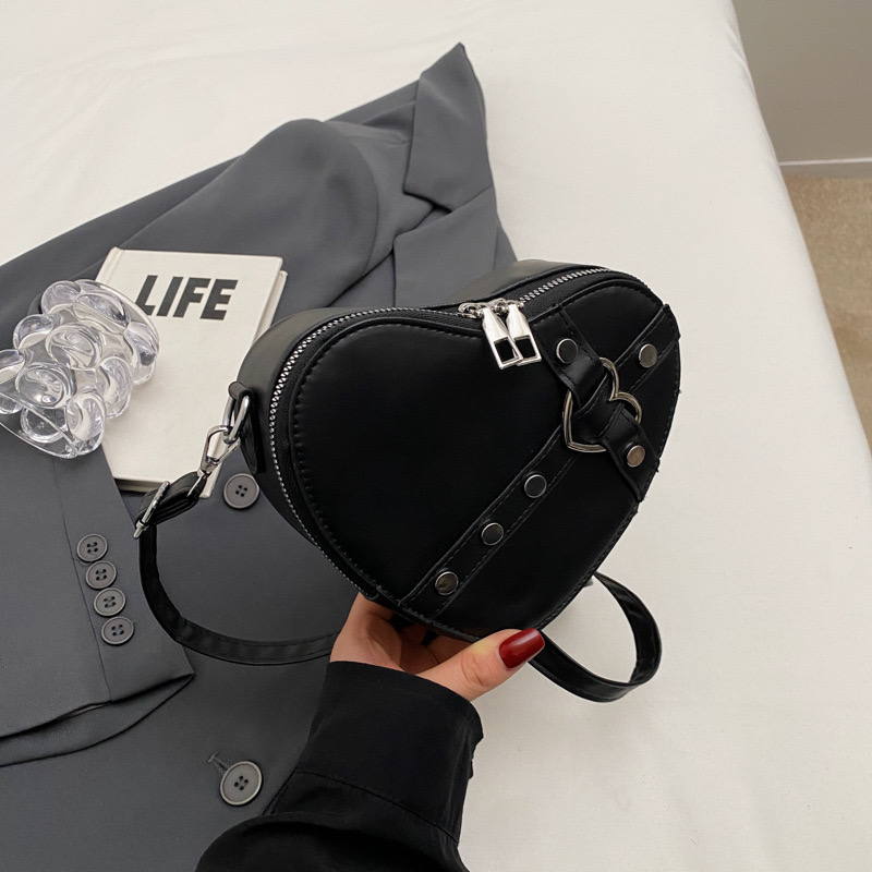 2025 new Women Heart Crossbody Bags PU Leather Simple Satchel Solid Color Adjustable Strap Female Outdoor Bag zhanyishengli