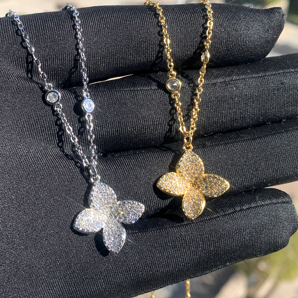 2025 Classic Charm Pendant Necklace for Women Fashion AAA Cubic Zirconia Paved wer Sparkg Wedding Jewelry