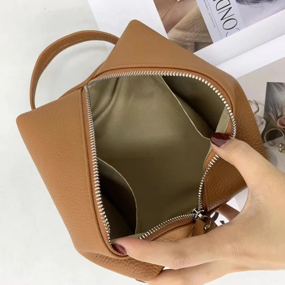 Free Customized Letters Cow Leather High Quality Wash Bag Large Capacity Genuine Leather Travel Portable Cosmetic Bag For Women 241128