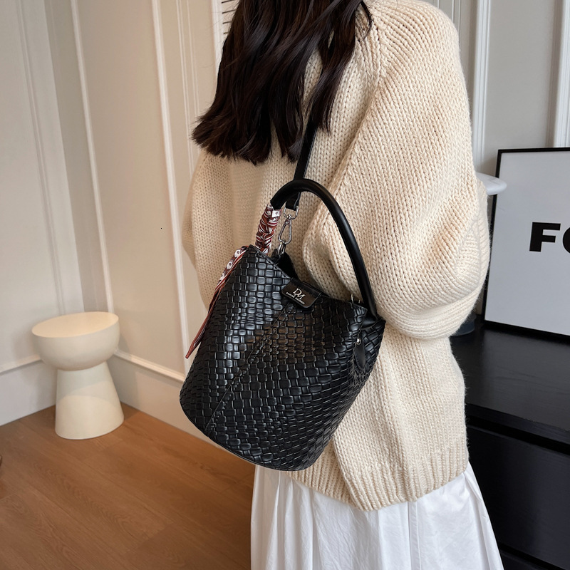 New leisure retro bucket with scarf large capacity wallet and handbag trend women s casual shoulder simple woven pattern designer crossbody bag