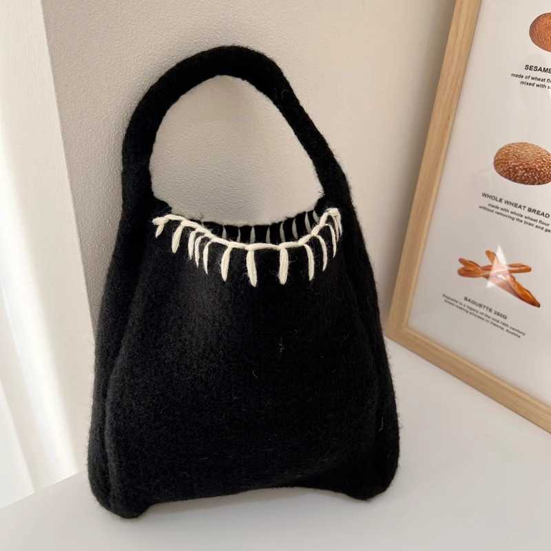 Fashionable small shoulder bag, Korean ins knitted yarn handbag, 2024 autumn and winter new woolen woven handbag