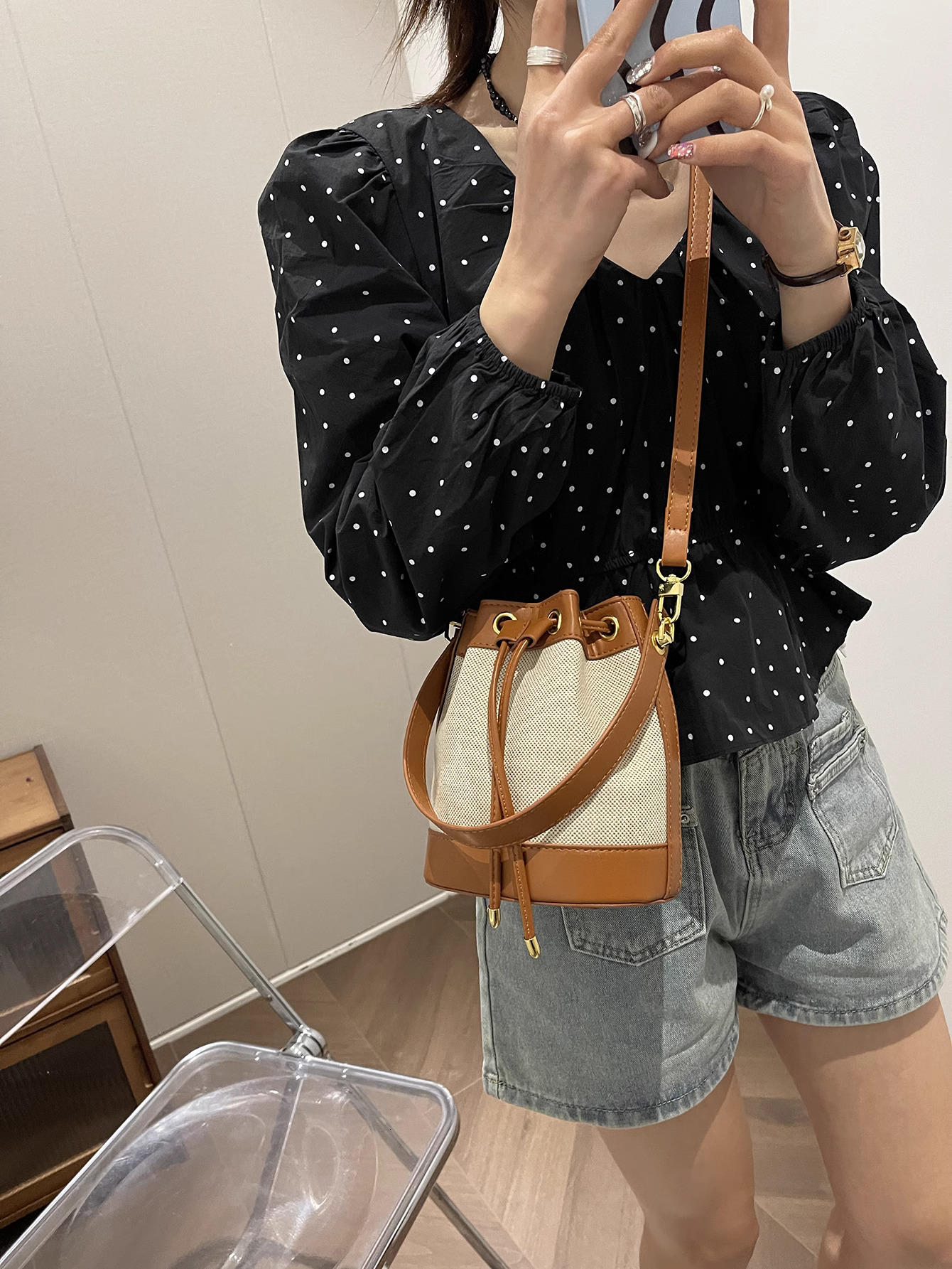 Fashionable stylish small female 2025S designer new bucket crossbody handbag high-end and niche bag commuting shoulder bag