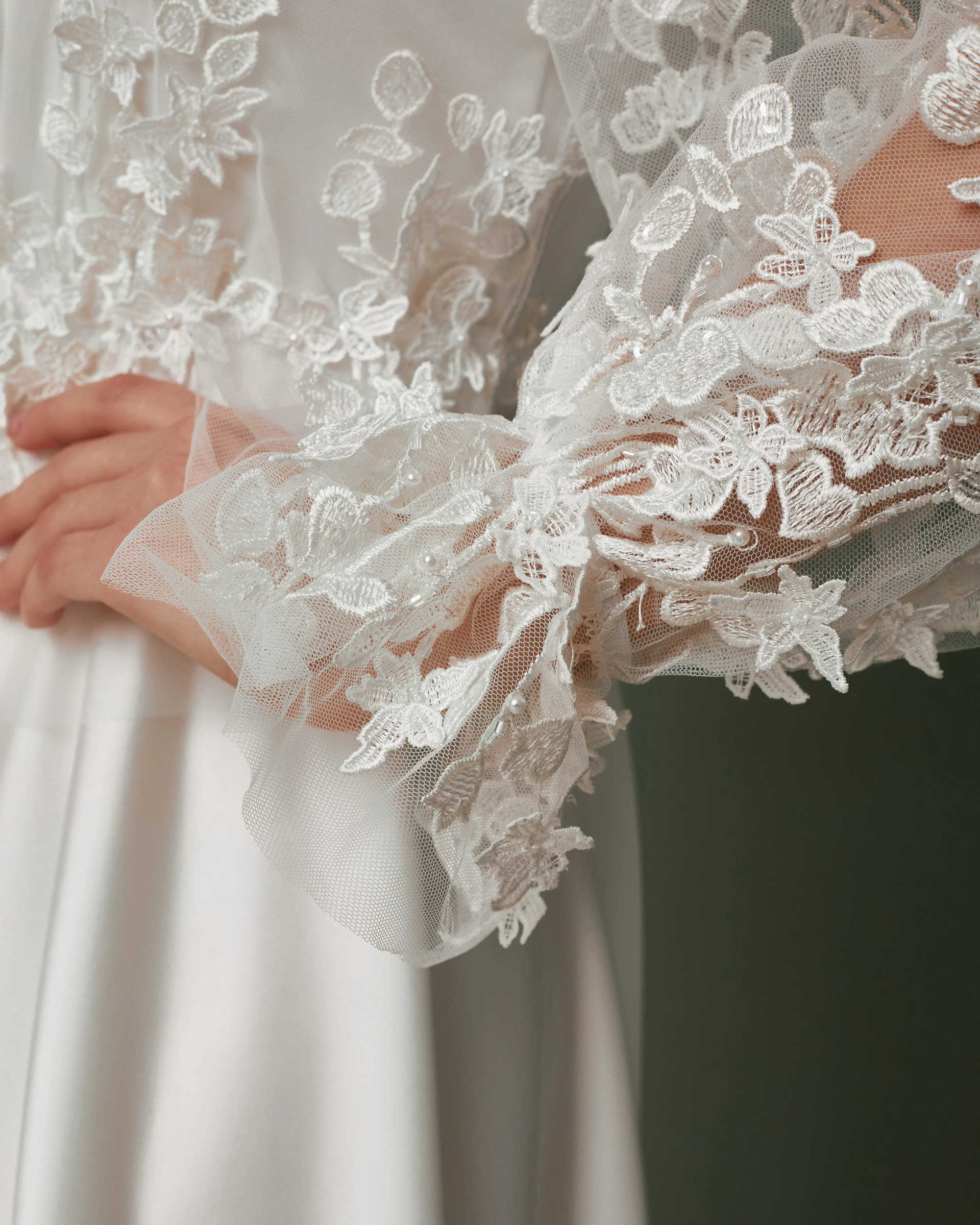 Elegant Wedding Jacket Lace 3D Flowers Bridal Cape Long Sleeves Wraps Button White Ivory Accessories Bolero Custom Made Plus Size