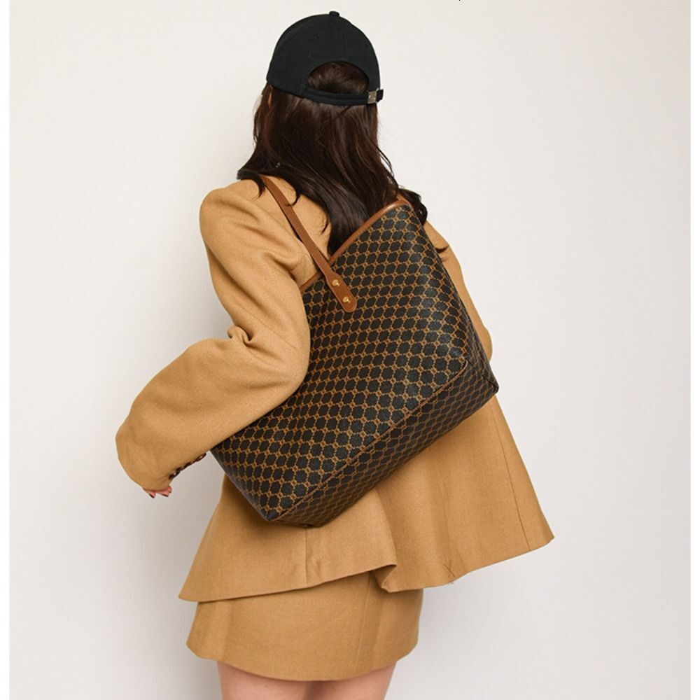 New Fashion Women s Handbag Classic Design Single Shoulder trend Large Capacity Handbag Designer Women s Casual Commuter Bag leisure Trendy Handbag