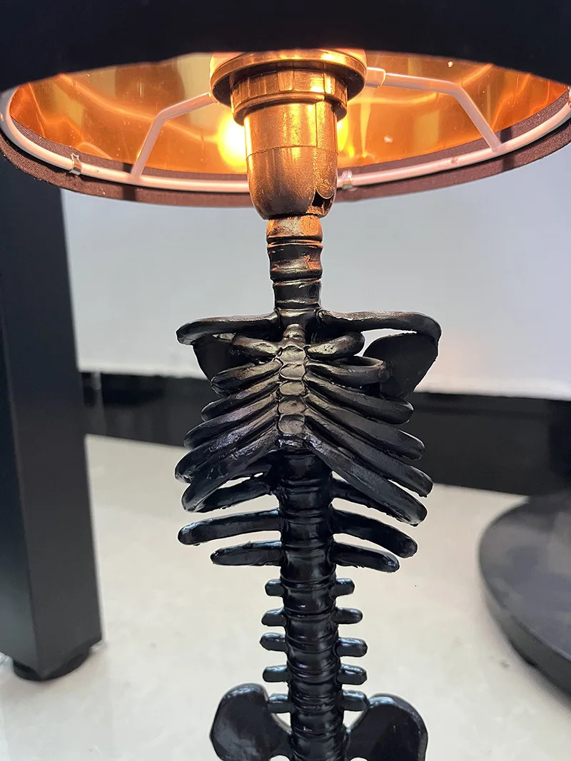 Skeleton Table Lamp Terrifying and Atmospheric Skeleton 3D Statue Room Decoration Party Supplies Night Light Halloween Decoration 241127