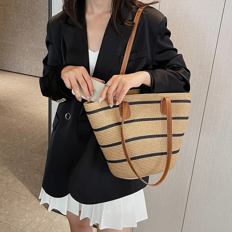 trend New Large Capacity Casual Straw Shoulder Patch High Quality Sewing Thread leisure Zipper Beach Party Designer Handbag Trendy Shoulder Bag