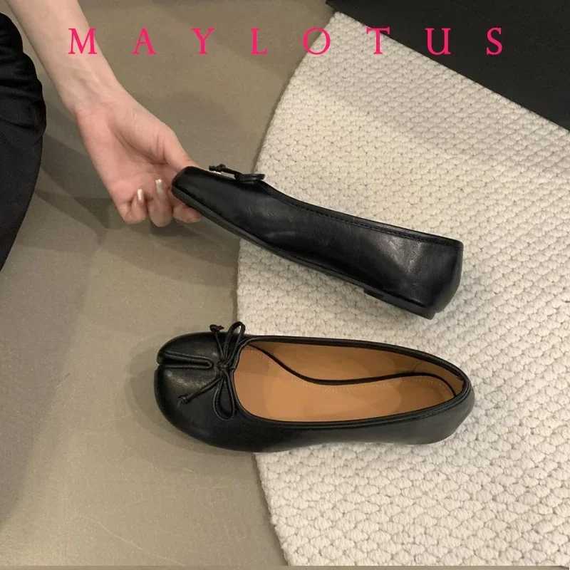 Spring Women Flat Split Toe Shoes with Bow Soft Leather Bow Tie Front Shallow Slip On Girls Tabi Shoes Flats Ballet ShoesC241128