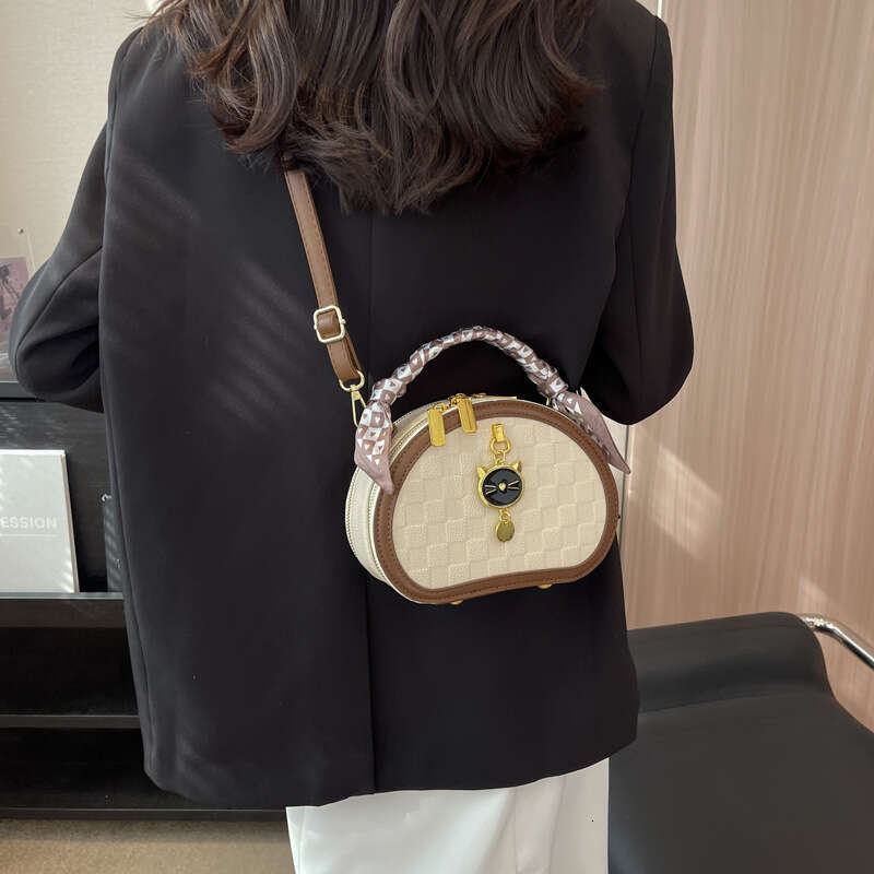 New Women's Handbag With One Shoulder Diagonal Cross, Fashionable High-End Feeg, Small Round And Stylish Handheld, Internet Famous Quality, Class