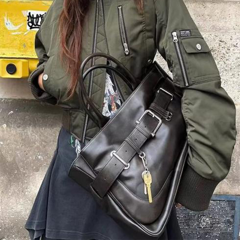 New Fashion Versatile Belt Buckle Horizontal Large Capacity Cool Style Commuter Korean Women's Crossbody Travel Bag PC