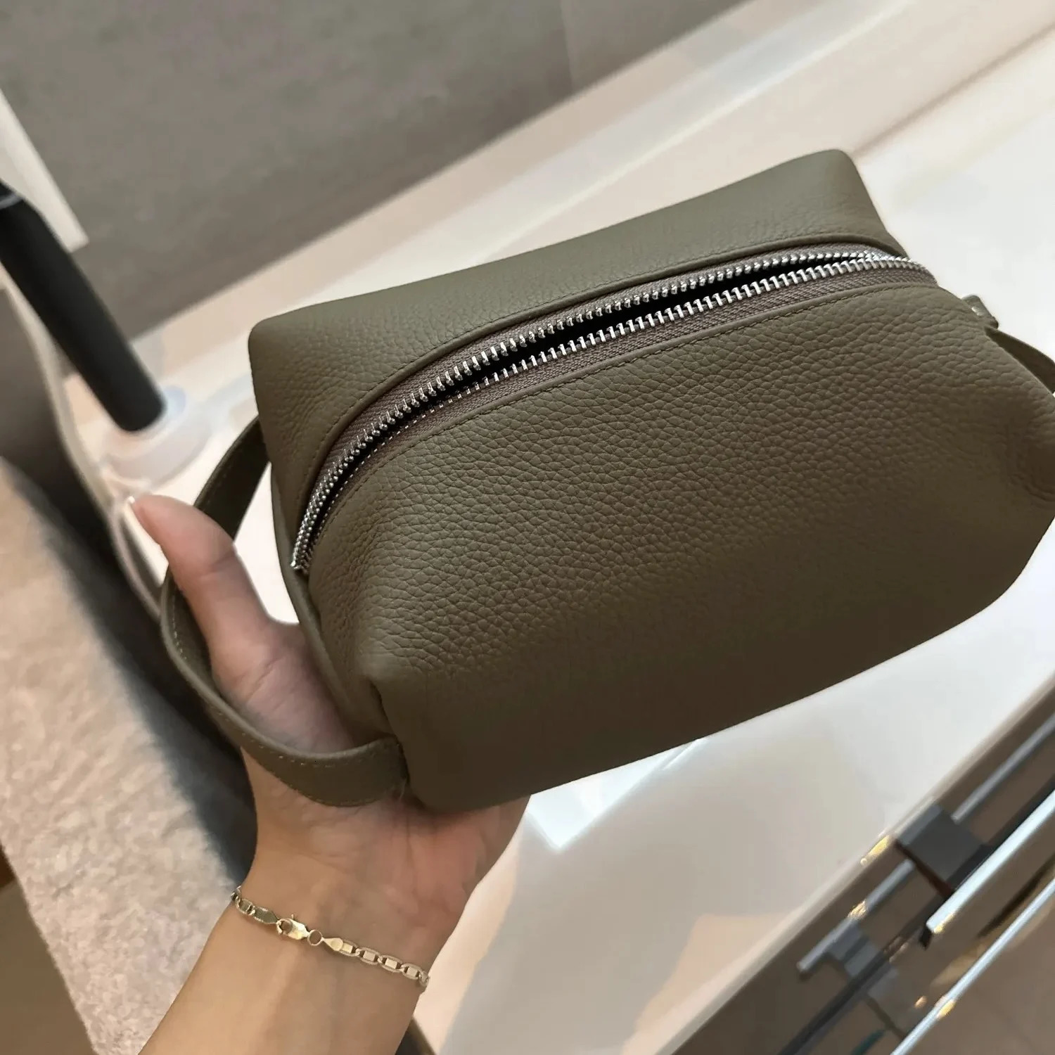 Free Customized Letters Cow Leather High Quality Wash Bag Large Capacity Genuine Leather Travel Portable Cosmetic Bag For Women 241128