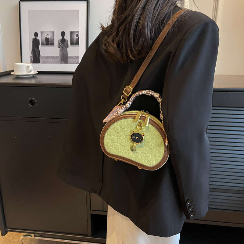 New Women's Handbag With One Shoulder Diagonal Cross, Fashionable High-End Feeg, Small Round And Stylish Handheld, Internet Famous Quality, Class