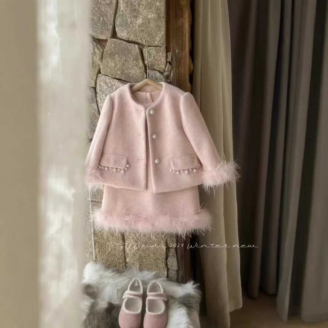 Clothing Sets Childrens Girls Little perfume Dress Set Autumn/Winter 2025 New Childrens Christmas and New Year Small Coat Vest Y241129GTZS