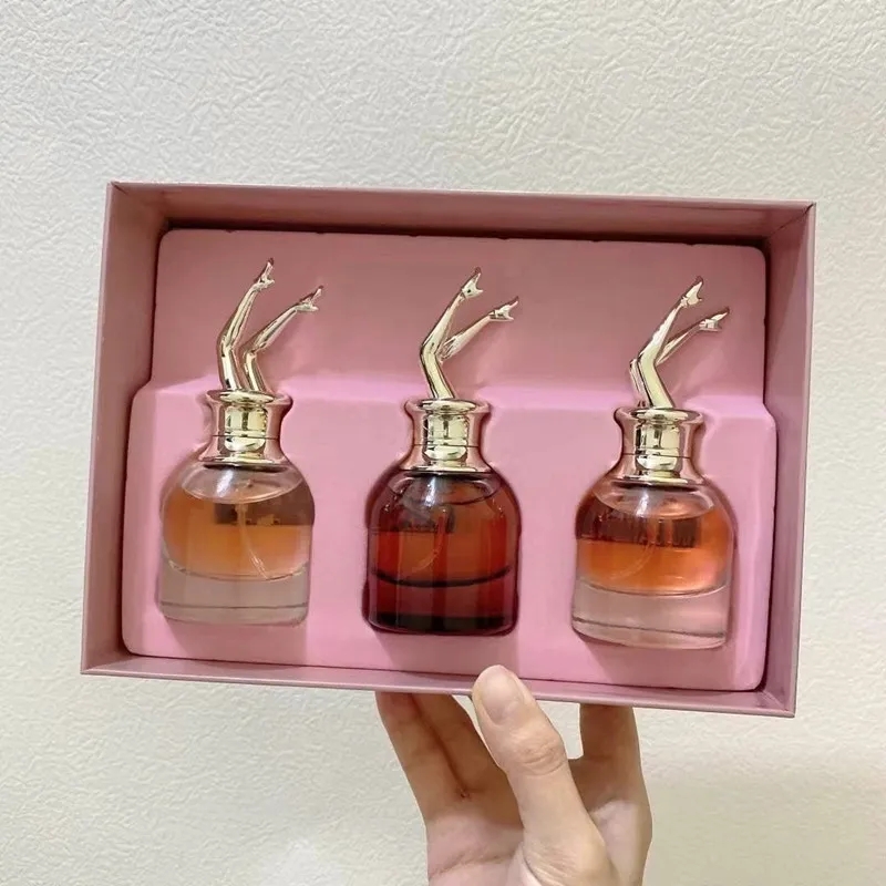 Perfume de créateur Ensemble élégant dame jambe parfum A Pairs by Night Scandales 3 * 30ml Vaporisateur Natural Spray Box Festival Cade