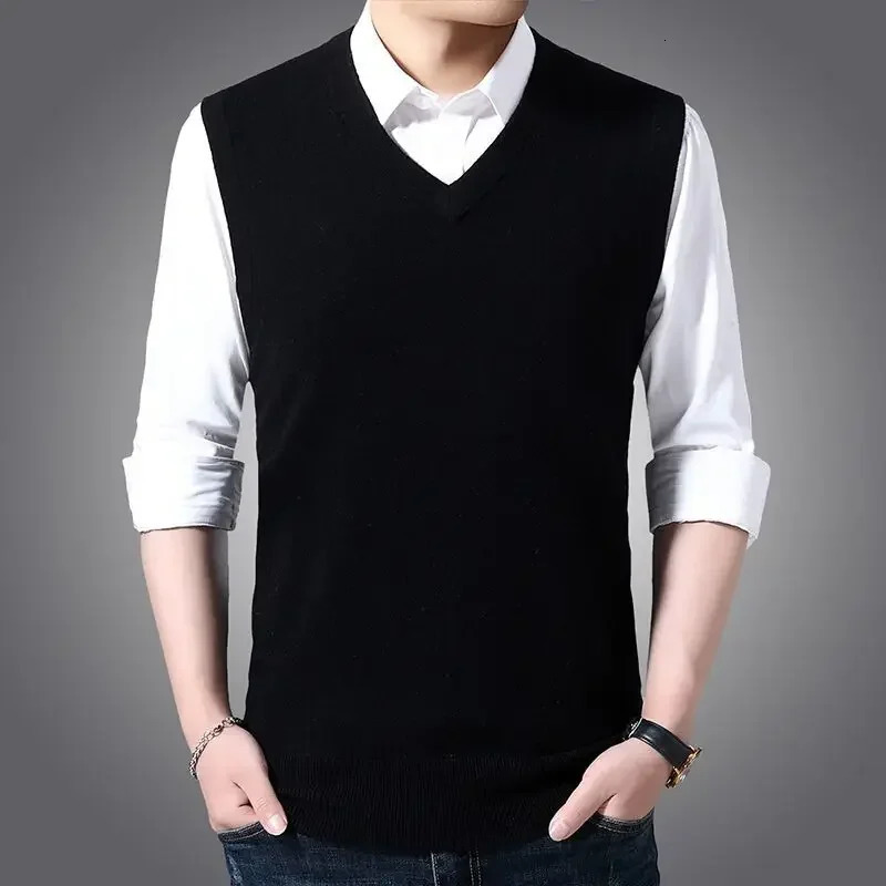 Highend Vneck Knitted Sweater Vest for American Middleaged Men A Warm and Casual Sleeveless Autumn Winter 241129