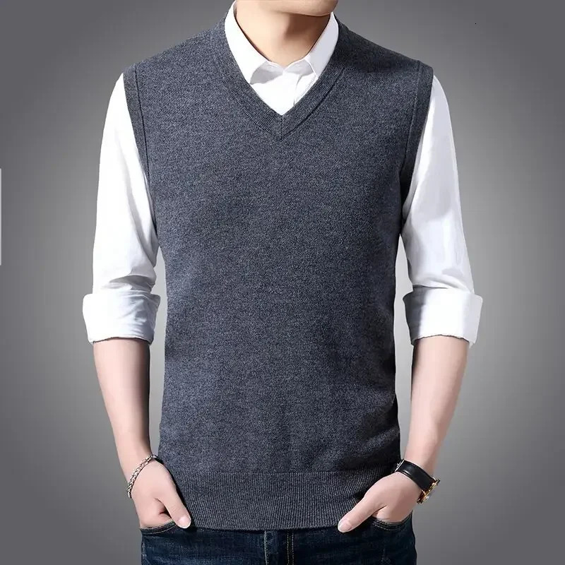 Highend Vneck Knitted Sweater Vest for American Middleaged Men A Warm and Casual Sleeveless Autumn Winter 241129