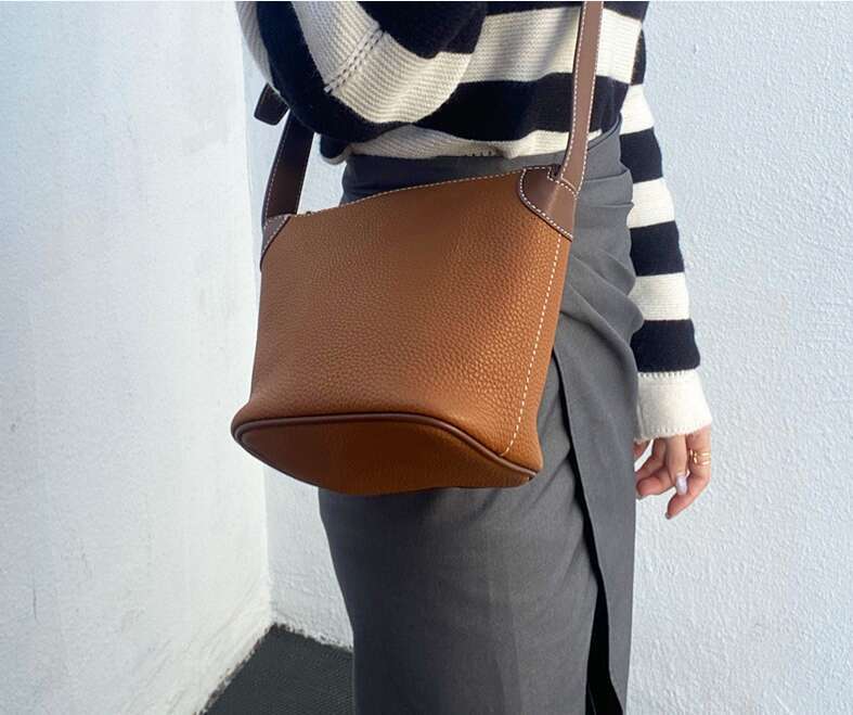 LEMON KOKO Light Leather One Shoulder Messenger Cowhide Urban Simple Bucket Bag