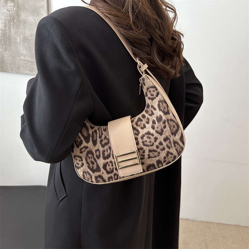 Super popular niche leopard print bag for women 2024 new autumn and winter fashion versatile crossbody bag, single shoulder armpit handbag