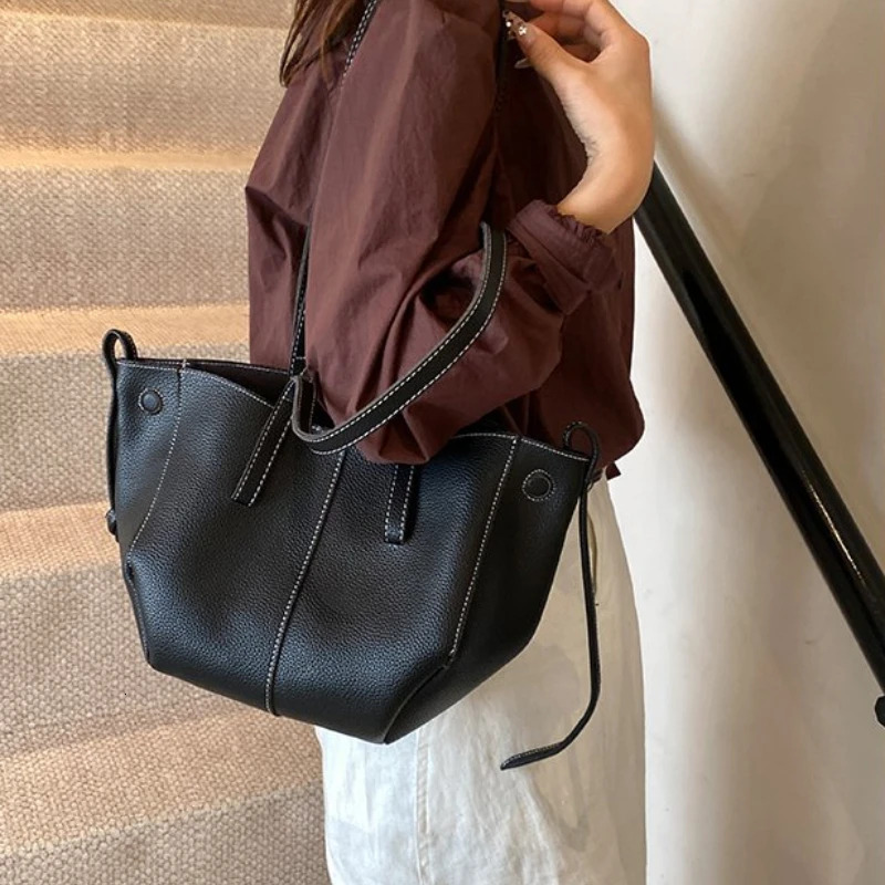 New Zipper Solid Color PU Handheld Tote Large Capacity Fashionable Women's Premium Single Underarm Sweet Shoulder Bag