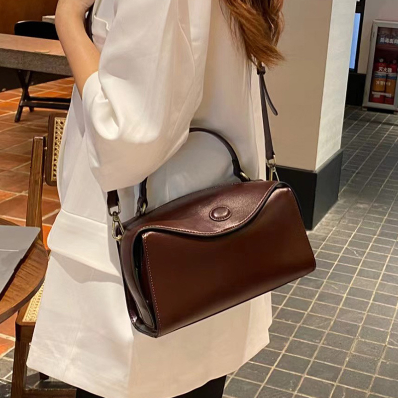 2024 New Leather Women's Vintage Cowhide Single Shoulder Diagonal Fashion Simple Box Bag Senior Sense Handbag