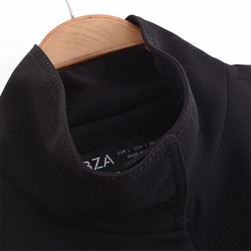 KEYANKETIAN Autumn/Winter Womens Short Horn Fashionable and Elegant High Collar Button Loose Black Coat 241128