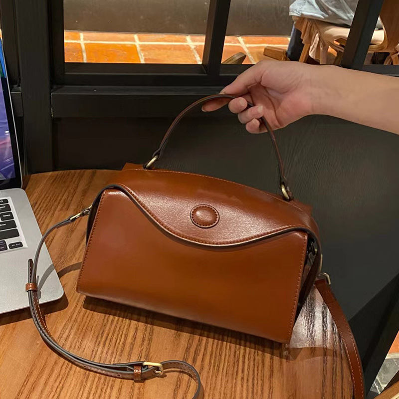 2024 New Leather Women's Vintage Cowhide Single Shoulder Diagonal Fashion Simple Box Bag Senior Sense Handbag