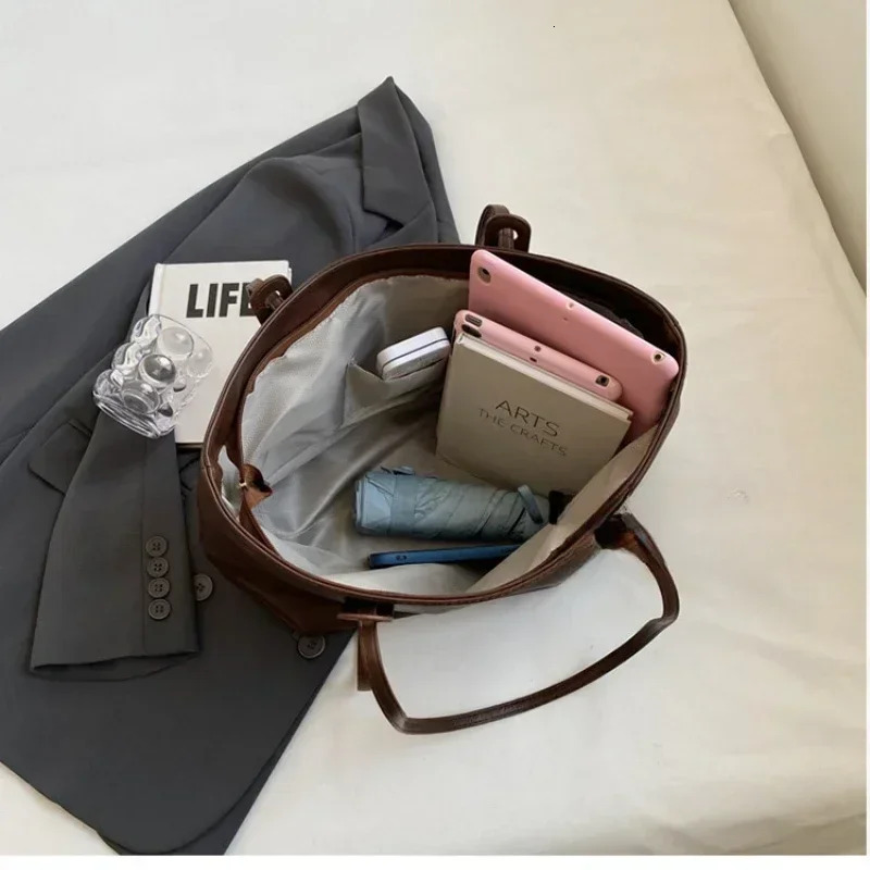 Large Capacity Women's Tote Bag 2024 Winter Trend Leather Shoulder Office Handbag Fashion Lady Commuter Bags