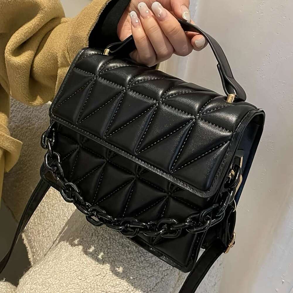 Trendy Square-Shaped Crossbody Handbag Fashionable PU Leather, Chain Decor, Flap Closure, Spacious Interior - Stylish and Versatile Casual Purse for W