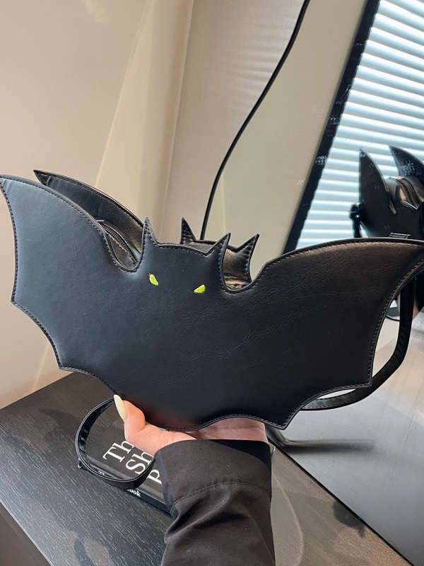 2025 new Halloween funny fun bat for women new personalized and niche design single shoulder crossbody bag zhanyishengli