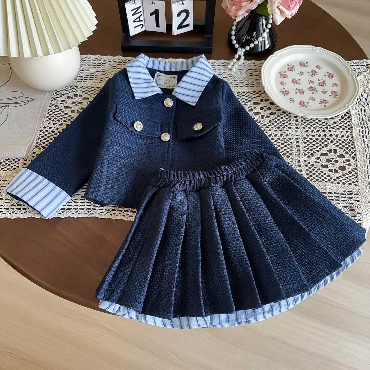 Clothing Sets Childrens Clothing Sets Lapel Single Breasted Coat + Pleated Skirt Kids Clothes Girls Winter Clothes for 2 To 7 Years Boutique Y2411290Z