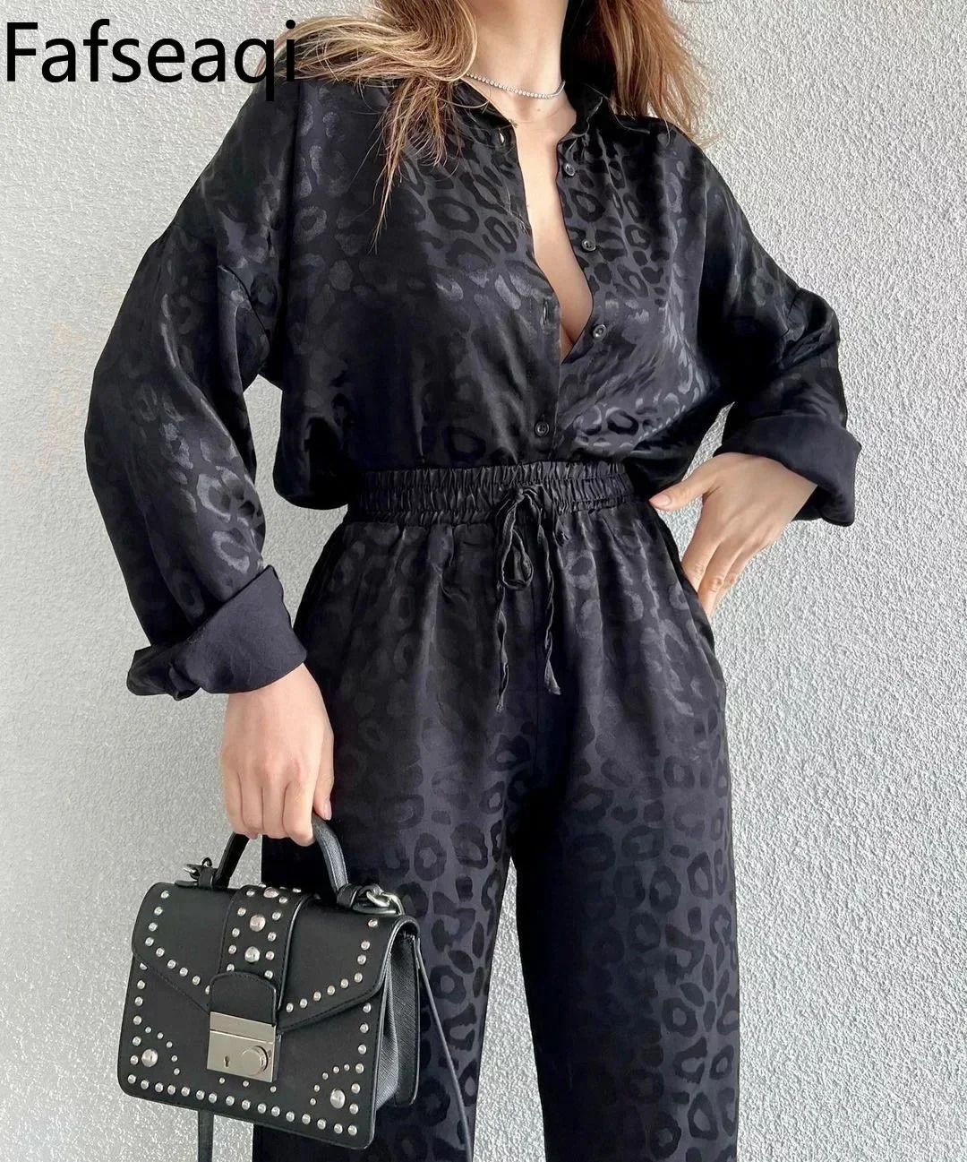 Green Satin Suits for Women Spring Leopard Print Buttons Shirts Elegant Twopiece Set Office Womens Shiny Trouser Suit 240423