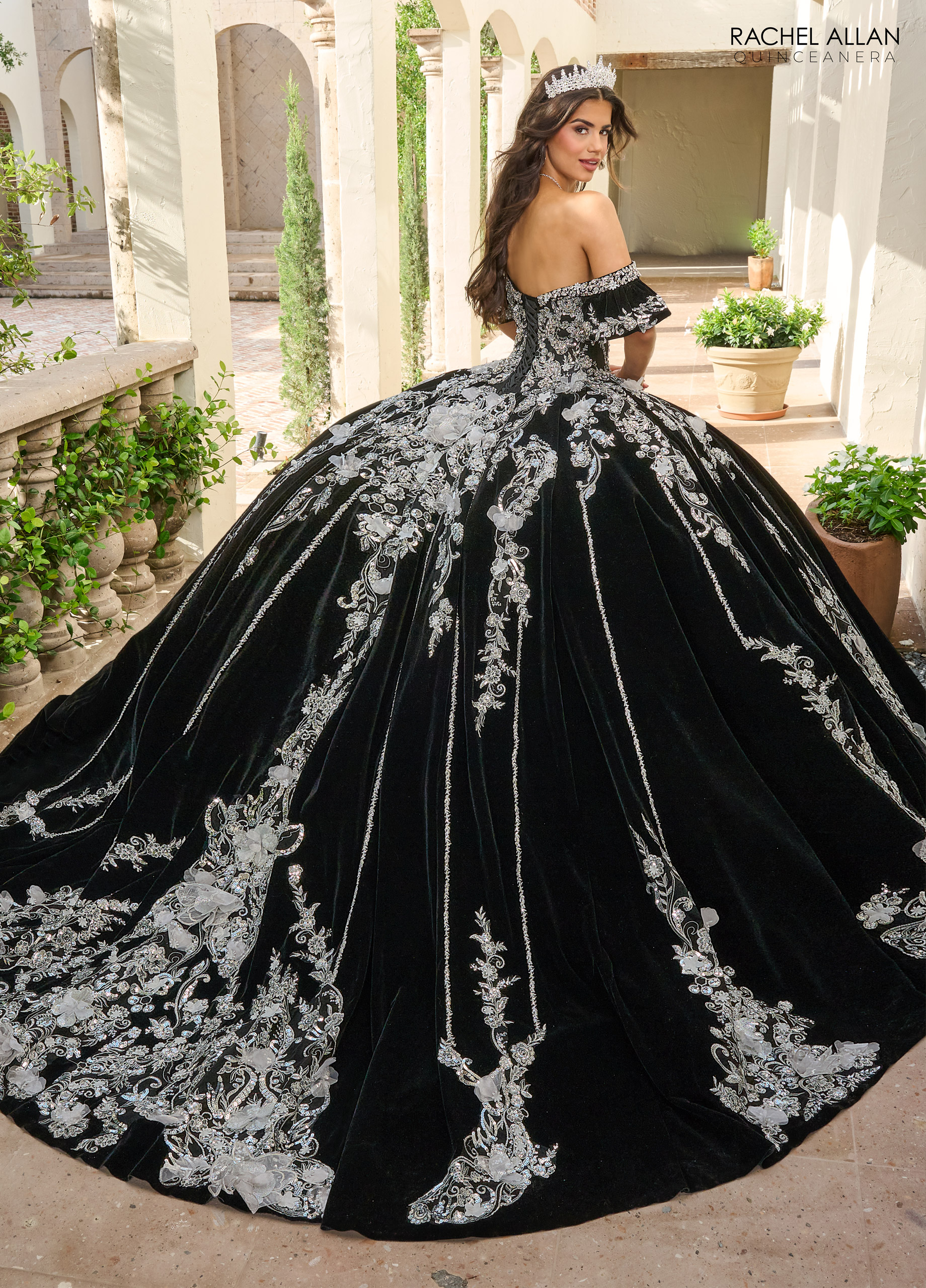 Black Veet Beaded Ball Gown Quinceanera Dresses Sequined Appliqued Prom Gowns Off The Shoulder Necke Sixteen Sweet 15 Masquerade Dress