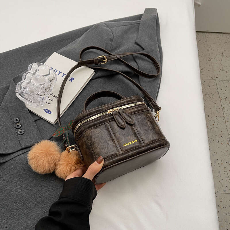 This Year's Popular Small Bag Women's Autumn And Winter Versatile New Fashion Retro Single Shoulder Crossbody Hand-Held Water Bucket Quality