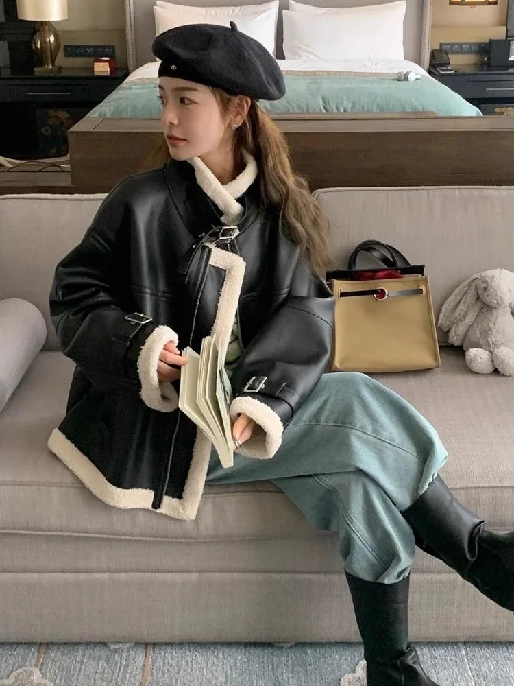 2024 Autumn and Winter Fashion Womens Warm Leather Jacket Motorcycle Wear Collar Fur Integrated Loose Long Sleeve Coat 241129