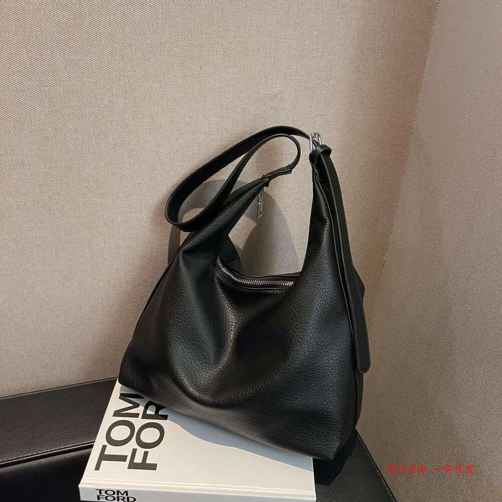 Large Capacity Bag For Women, New Fashionable High-End Texture, Versatile Single Shoulder Crossbody, Commuting And Work Tote, Classic B2