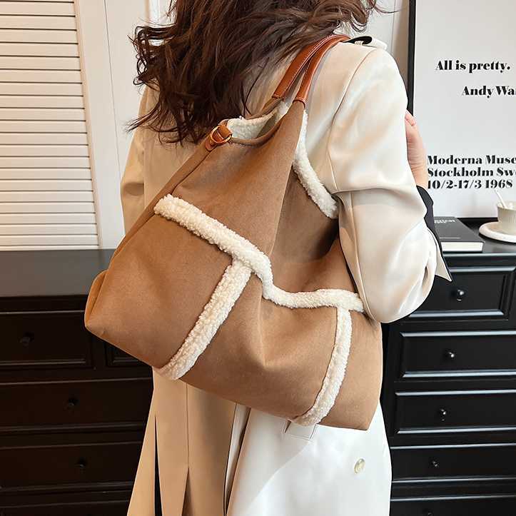 Popular bags women autumn winter deer skin velvet large capacity fashionable shoulder armpit handbag 241115