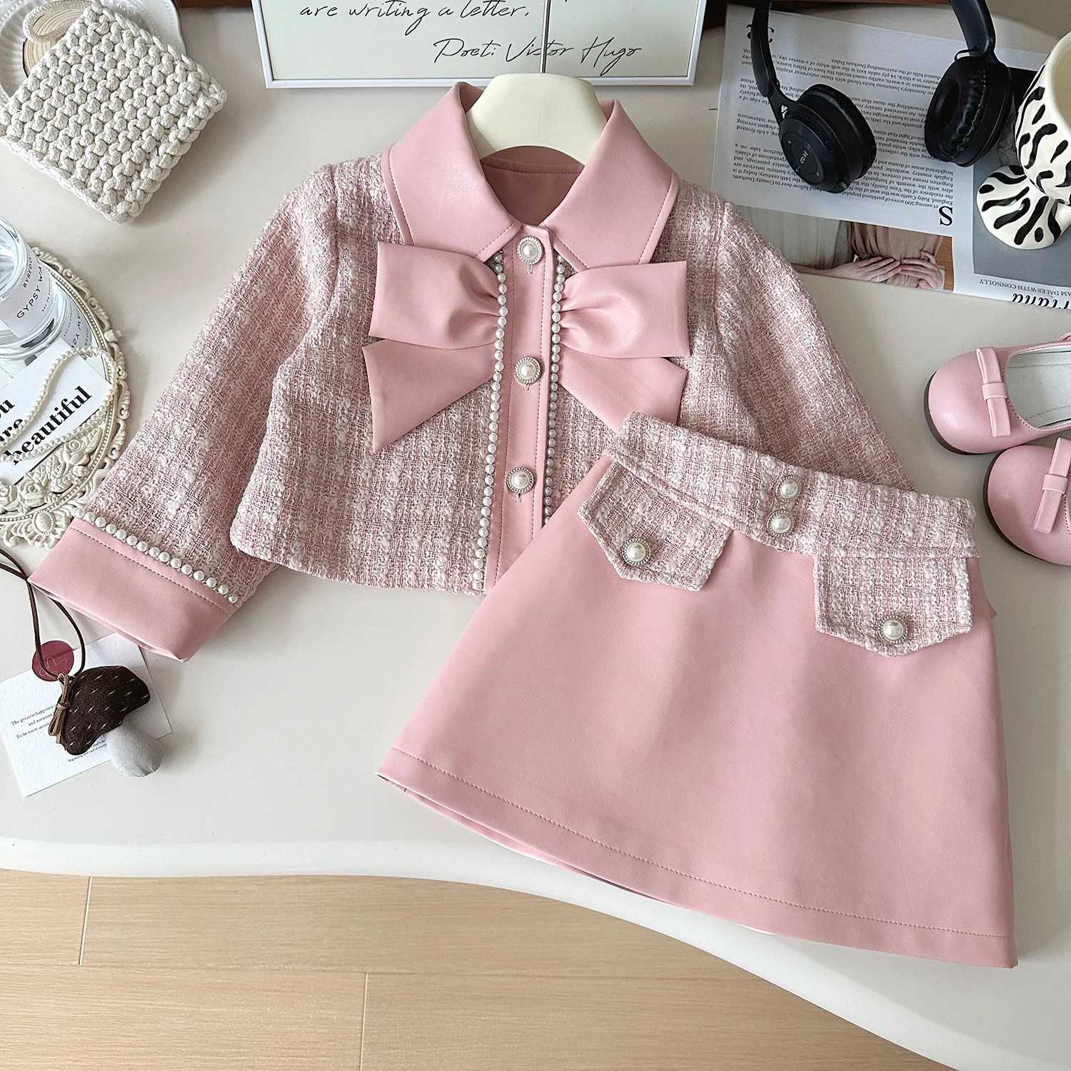 Clothing Sets Childrens Clothing Sets Little Fragrance Pink Coat + Skirt 2pcs Sets Baby Girl Clothes Kids Boutique Clothes 2 To 7 Years Y2411297LQB