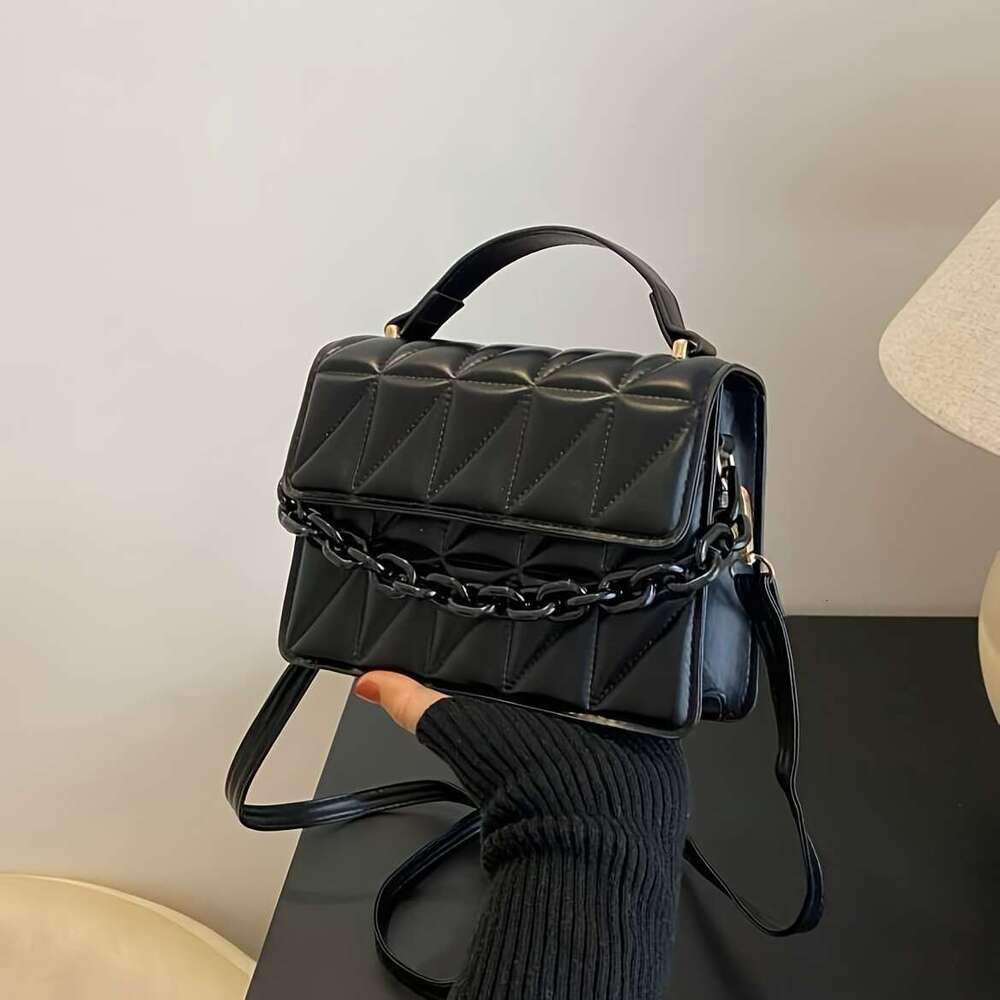 Trendy Square-Shaped Crossbody Handbag Fashionable PU Leather, Chain Decor, Flap Closure, Spacious Interior - Stylish and Versatile Casual Purse for W