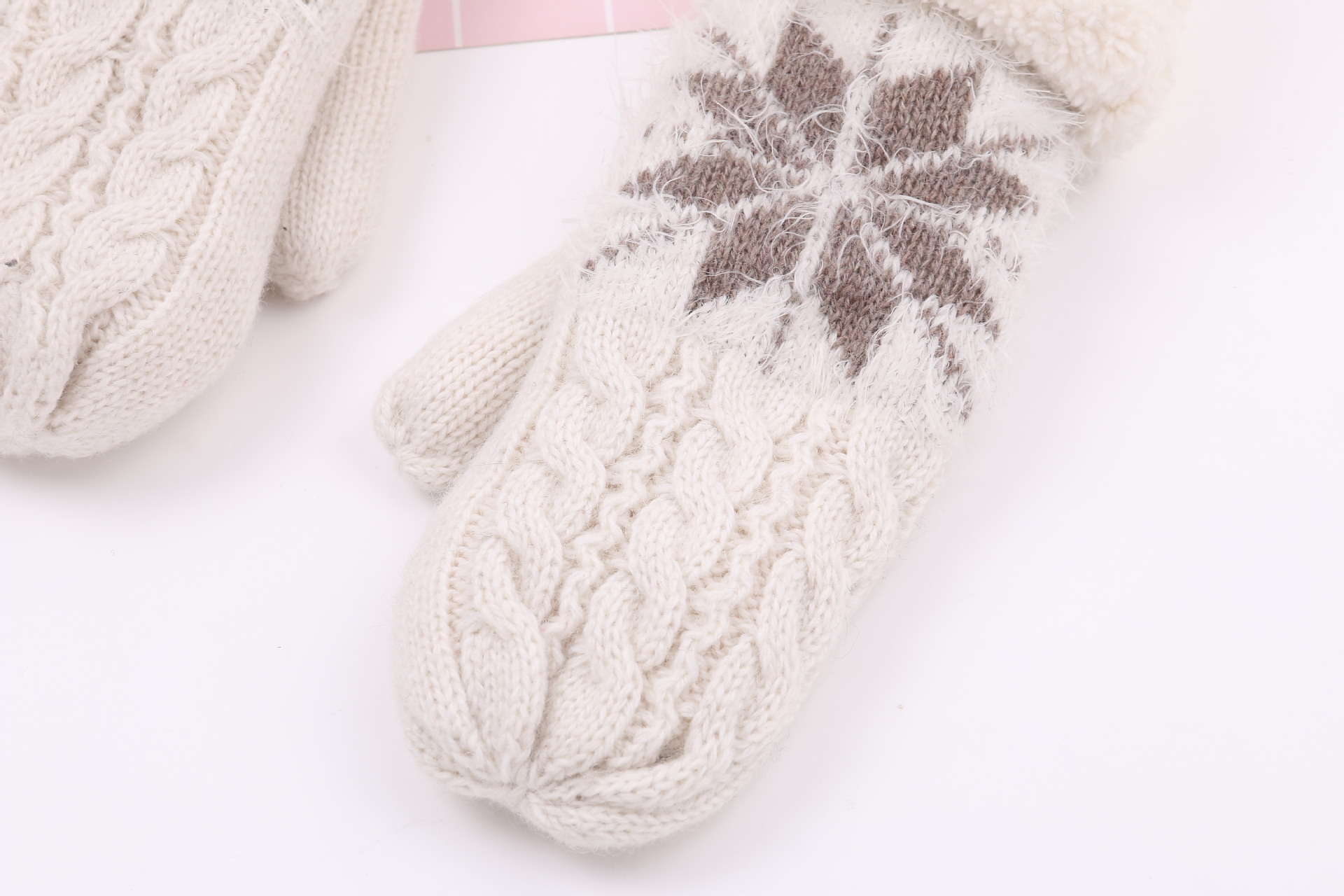 New women's warm and plush thick finger gloves for students cute and sweet wool bag finger gloves manufacturer wholesale