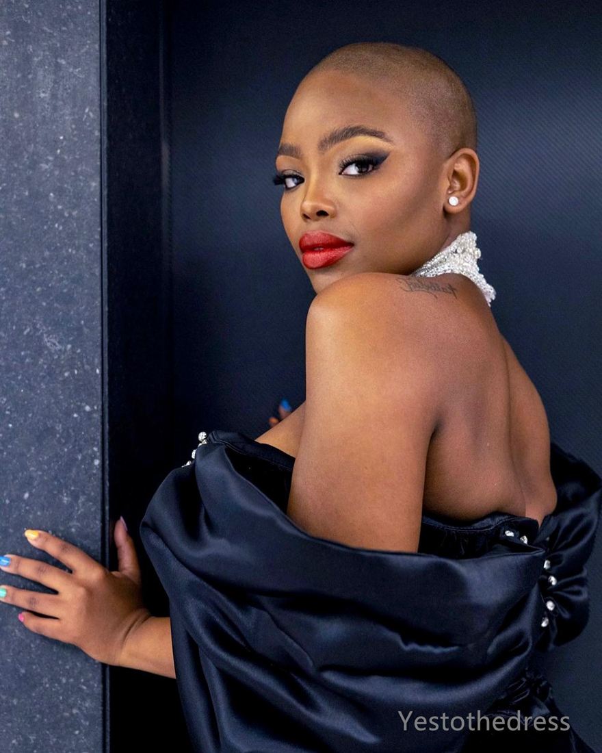 R&W 2024 Plus Size Prom Dresses for Special Ocns Promdress Off Shoulder Veet Beaded Rehinstones Decorated Birthday Dress Second Reception Gowns AM803