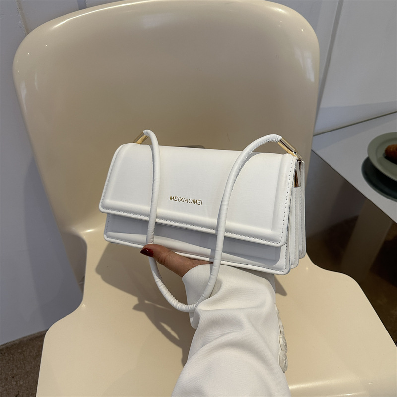 Leisure Flip Shoulder Bag Summer New Casual Handbag Simple And Fashionable Candy Colored Small Square Bag