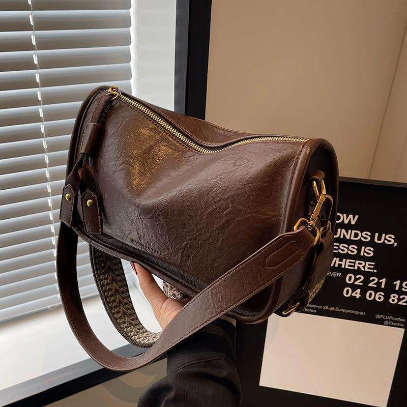 Large Capacity Bag Women, Versatile For Autumn Winter, New Retro Broadband Single Shoulder Crossbody, Men's Textured Pillow, Fashionable And Clas