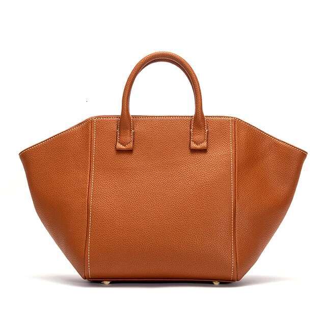 Unique Body Large Capacity Ladies Handbag Essential For Daily Travel Classic Retro Style Exquisite Workmanship