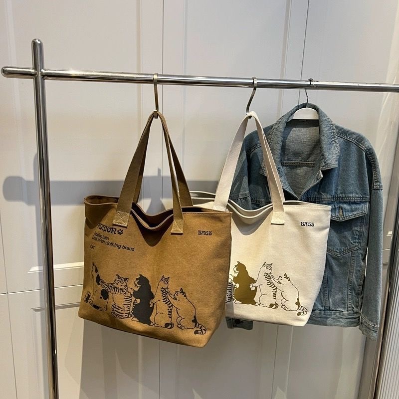 Large capacity canvas women in 2024, new single shoulder for mothers, student class tote bag