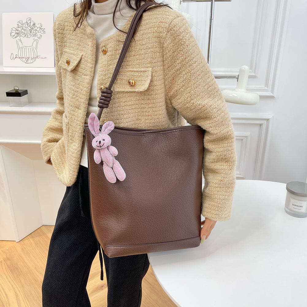 High Quality Shoulder With Rabbit Pendant Ladies PU Leather Bucket Solid Commuter Handbags Large Capacity Women Tote Bag