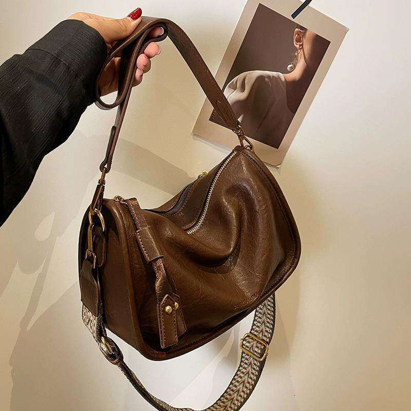 Large Capacity Bag Women, Versatile For Autumn Winter, New Retro Broadband Single Shoulder Crossbody, Men's Textured Pillow, Fashionable And Clas